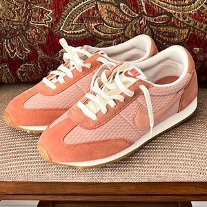 Brand new Nikes 8.5 never worn. Dusty rose color.